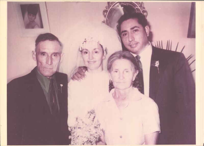 Lucinda and Albino Sr. on their wedding day with her parents, Salvador Pe&ntilde;a and Rosita de Lima C&aacute;rdenas Longoria